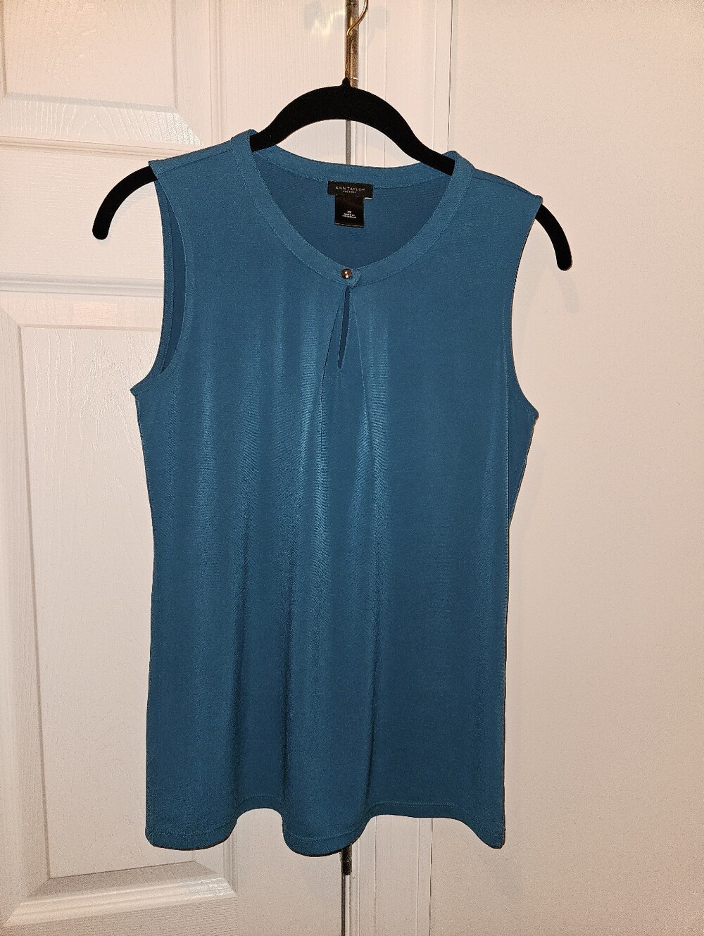 Ann Taylot Teal Sleeveless Knit Shell with Button Detail